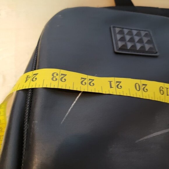 Antigua Brand Duffel Bag - Quality Built Duffel - Perfect for Fitness or Travel - Picture 14 of 16